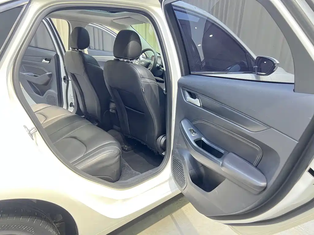 Escort 2021款 1.5L 自动铂金版 купить на сайте DeffCars
