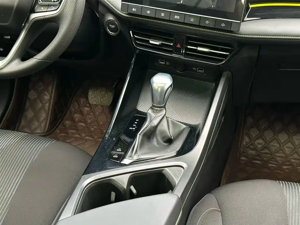 Roewe i5 2021 1.5L CVT Platinum Edition купить на сайте DeffCars