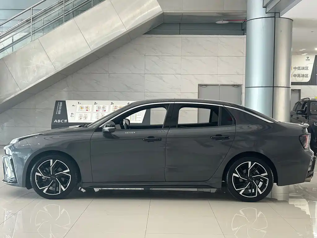 Lynk & Co 03 2023 1.5TD DCT Pro купить на сайте DeffCars