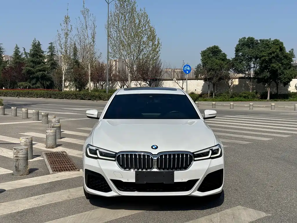 BMW 5 Series 2023 530Li Leading M Sports Package купить на сайте DeffCars