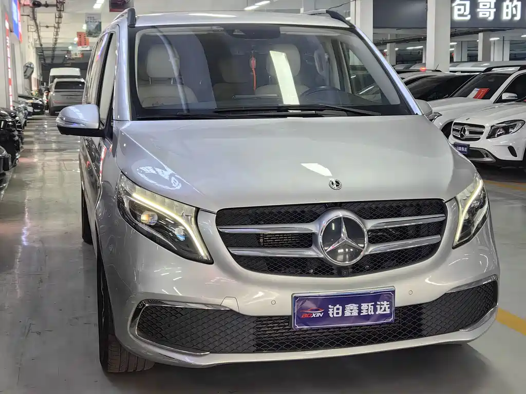 Mercedes-Benz V-Class 2022 V 260 L Long Wheelbase Luxury Edition купить на сайте DeffCars