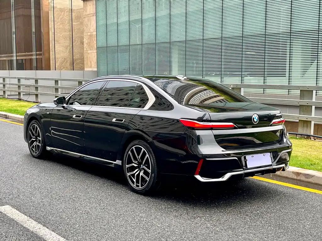 BMW 7 Series 2023 735Li M Sports Package купить на сайте DeffCars