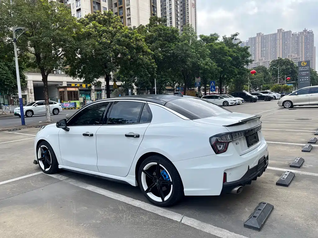 Lynk & Co 03 2019 1.5TD DCT Powerful Edition National VI купить на сайте DeffCars