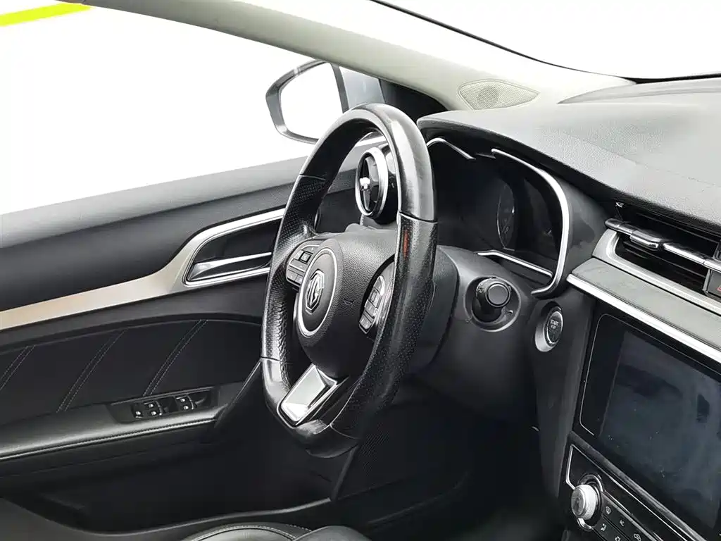 MG6 2017 20T Manual Luxury Smart Connected Edition National V купить на сайте DeffCars