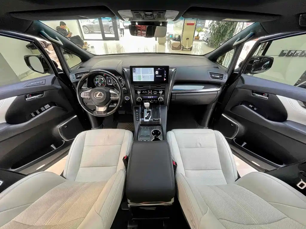 Lexus LM 2020 300h seven-seater elegant version купить на сайте DeffCars