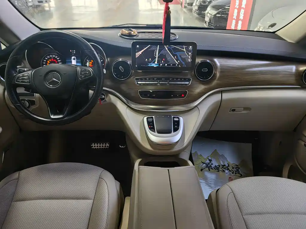 Mercedes-Benz V-Class 2022 V 260 L Long Wheelbase Luxury Edition купить на сайте DeffCars