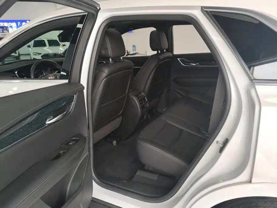 Cadillac XT5 2023 2.0T two-wheel drive fashion model купить на сайте DeffCars