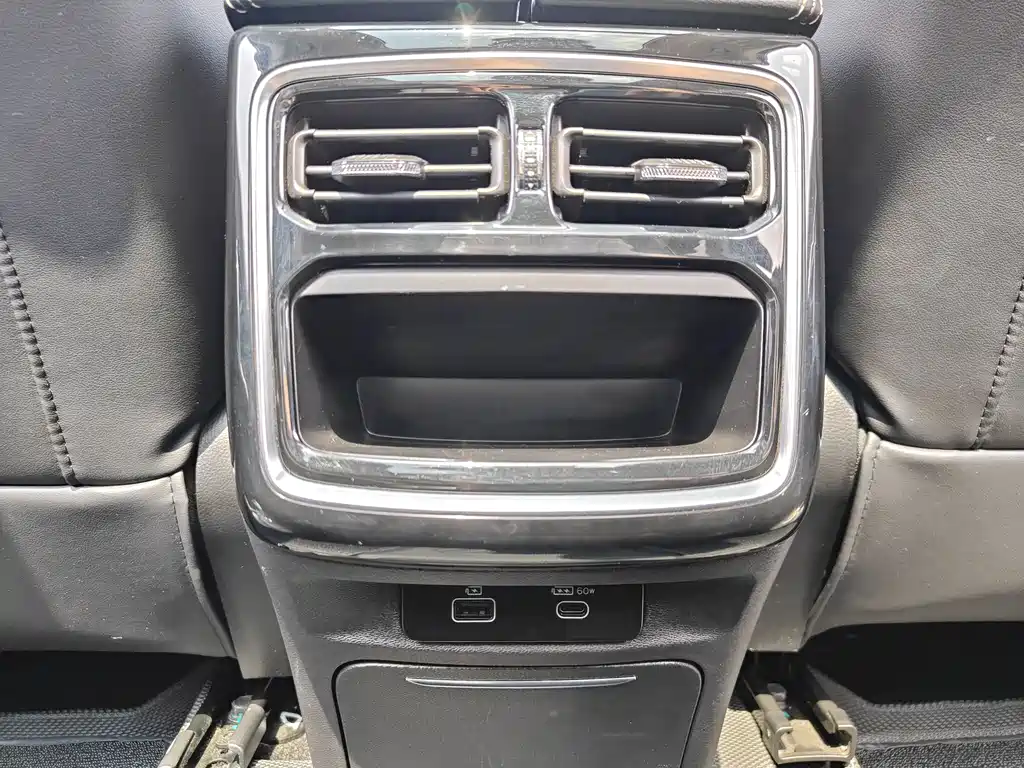 Jietu X70 PLUS 2021 model 1.6T DCT 6 seats купить на сайте DeffCars
