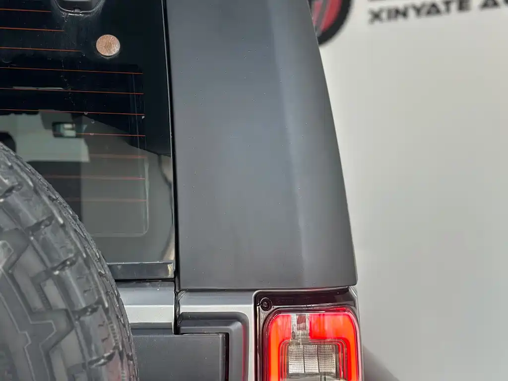 Beijing off-road BJ40 2023 2.0T automatic four-wheel drive ring tower championship version купить на сайте DeffCars