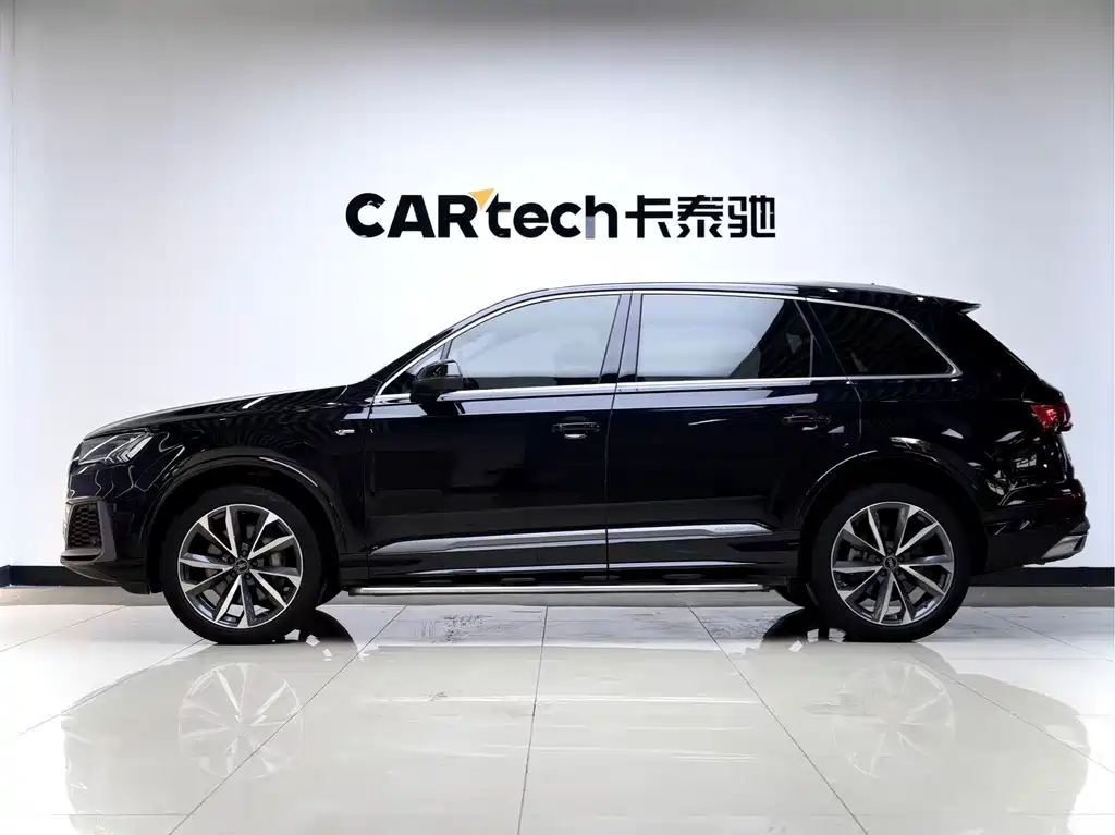 Audi Q7 2021 55 TFSI quattro S line sports version купить на сайте DeffCars
