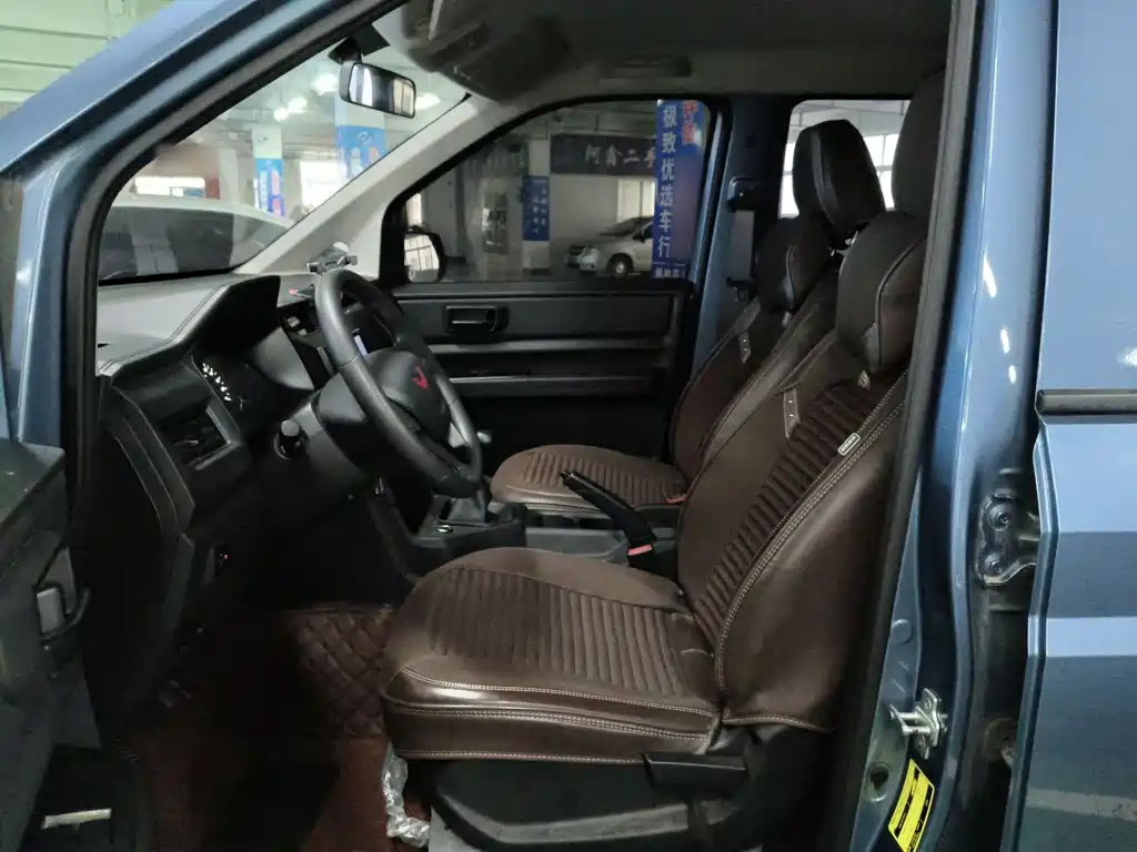 Wuling Hongguang PLUS 2020 1.5L manual standard type 5 seats купить на сайте DeffCars