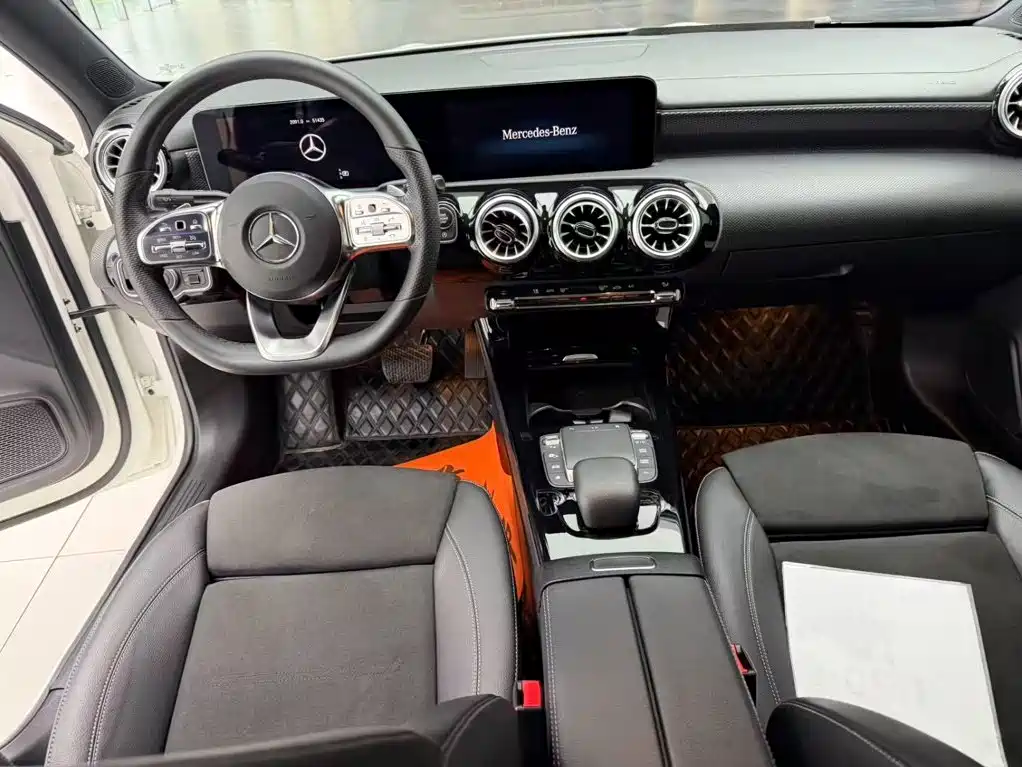 Mercedes A-Class 2022 A200L Sport Sedan Dynamic купить на сайте DeffCars