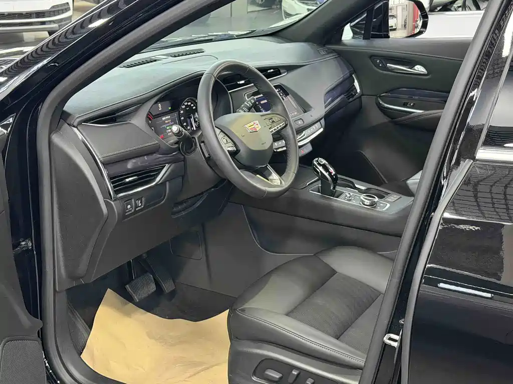 Cadillac XT4 2021 28T two-wheel drive technology купить на сайте DeffCars
