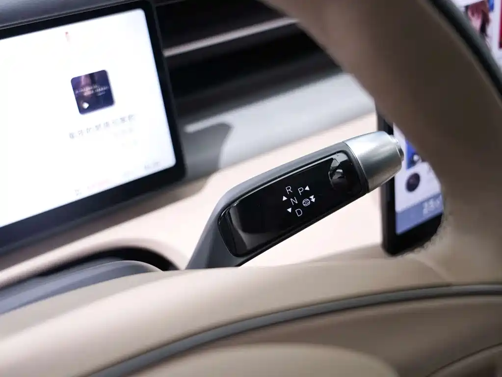 Xpeng X9 2025 pure electric 740 long battery life Max купить на сайте DeffCars