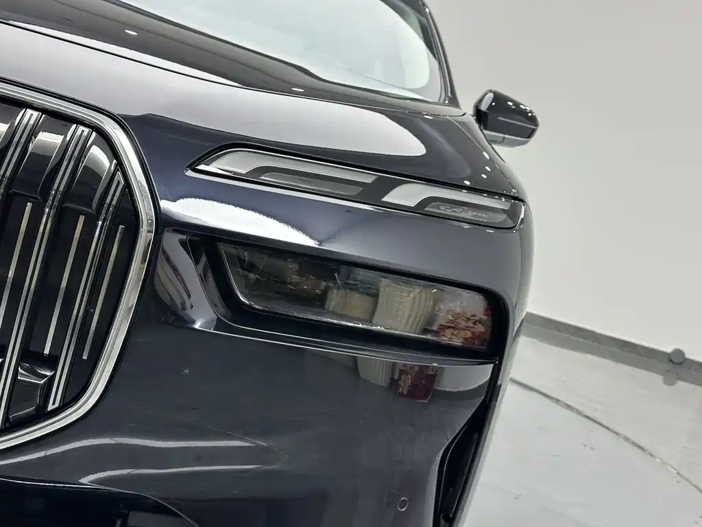 BMW 7 Series 2023 735Li Luxury Package купить на сайте DeffCars