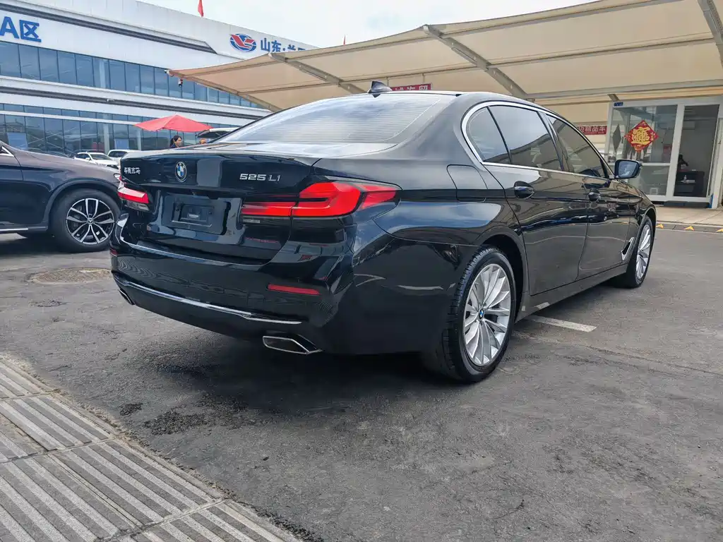 BMW 5 Series 2022 525Li Luxury Package купить на сайте DeffCars