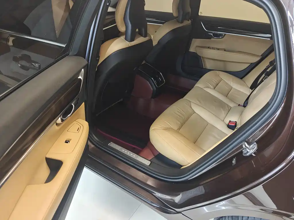 Volvo S90 2018 T5 Zhiyuan Edition купить на сайте DeffCars