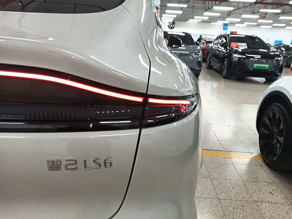 Zhiji LS6 2025 Smart Lizard Driving Edition купить на сайте DeffCars