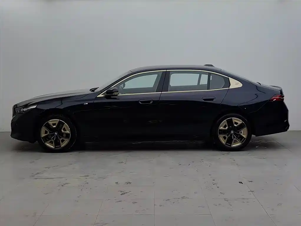 BMW 5 Series 2024 530Li Leading M Sports Package купить на сайте DeffCars