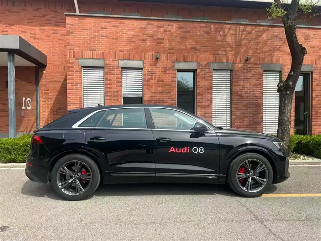 Audi Q8 2024 55 TFSI luxury and dynamic model купить на сайте DeffCars