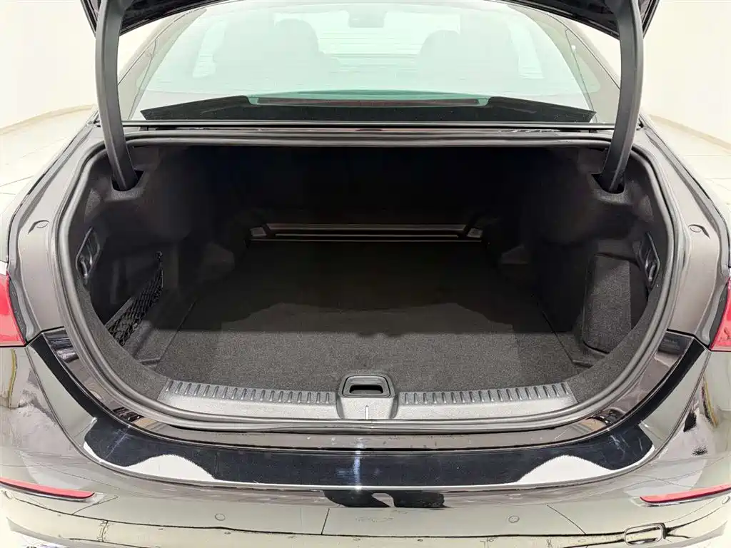Mercedes-Benz E-Class 2024 E 260 L купить на сайте DeffCars