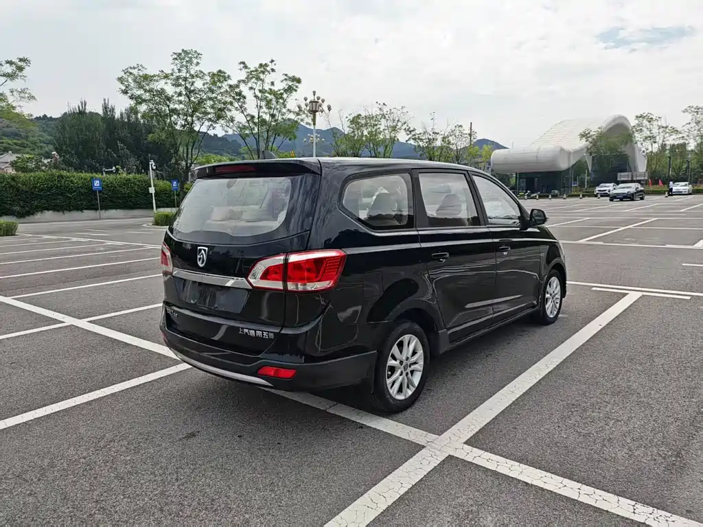 Baojun 730 2014 1.5L manual standard 7 seats купить на сайте DeffCars