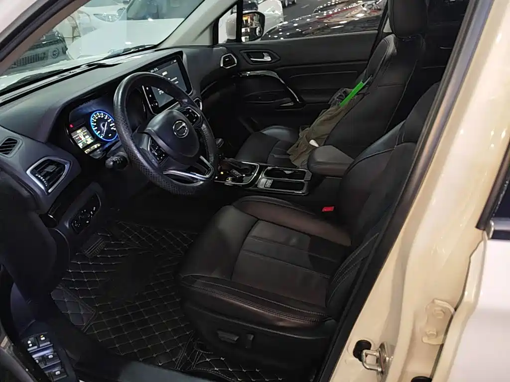 Trumpchi GS4 2018 Model 235T Automatic Two-Wheel Drive Deluxe Wisdom Connected Million Memorial Edition купить на сайте DeffCars