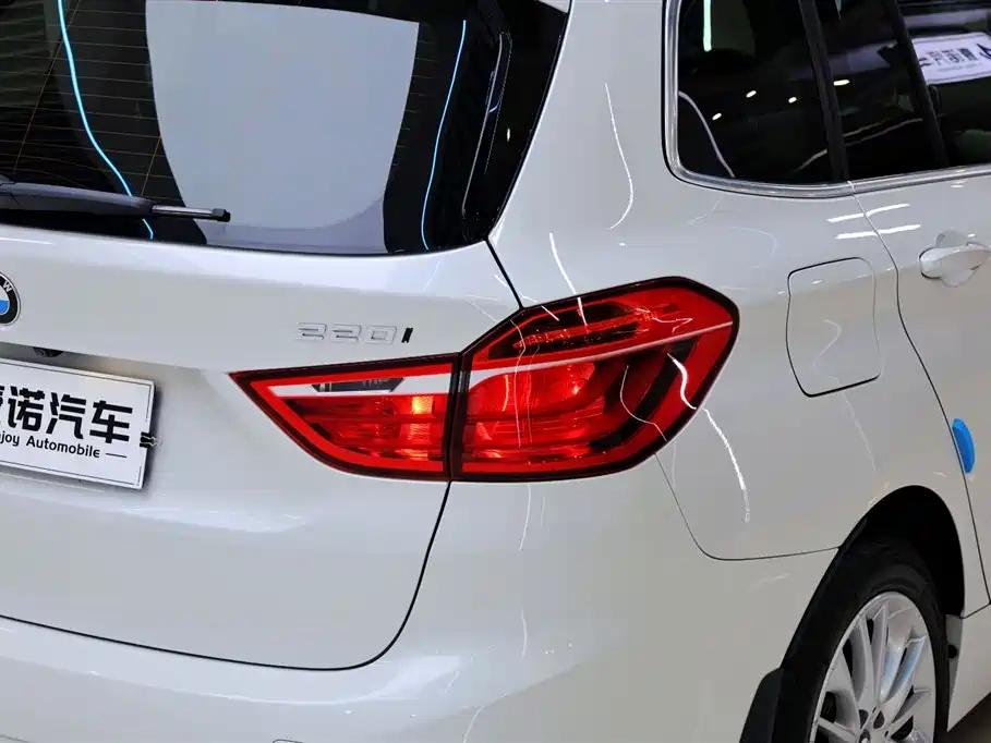 BMW 2 Series Multipurpose Station Wagon 2019 220i Leading Model купить на сайте DeffCars