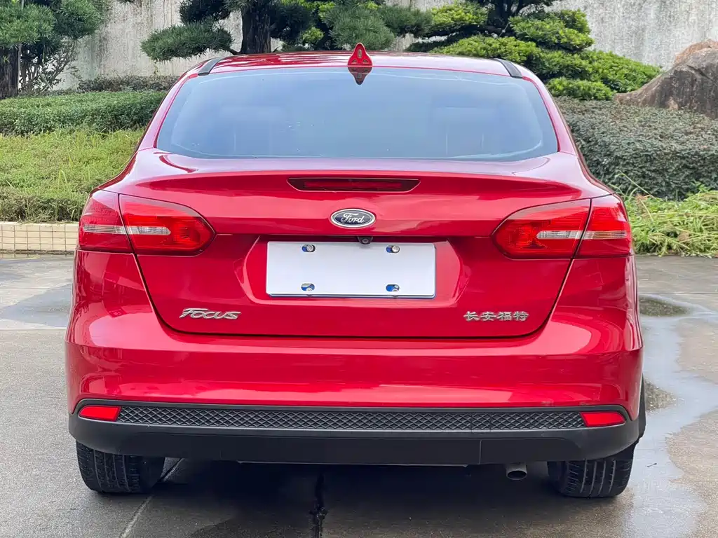 Focus 2018 sedan classic 1.6L automatic comfort smart mobility version купить на сайте DeffCars