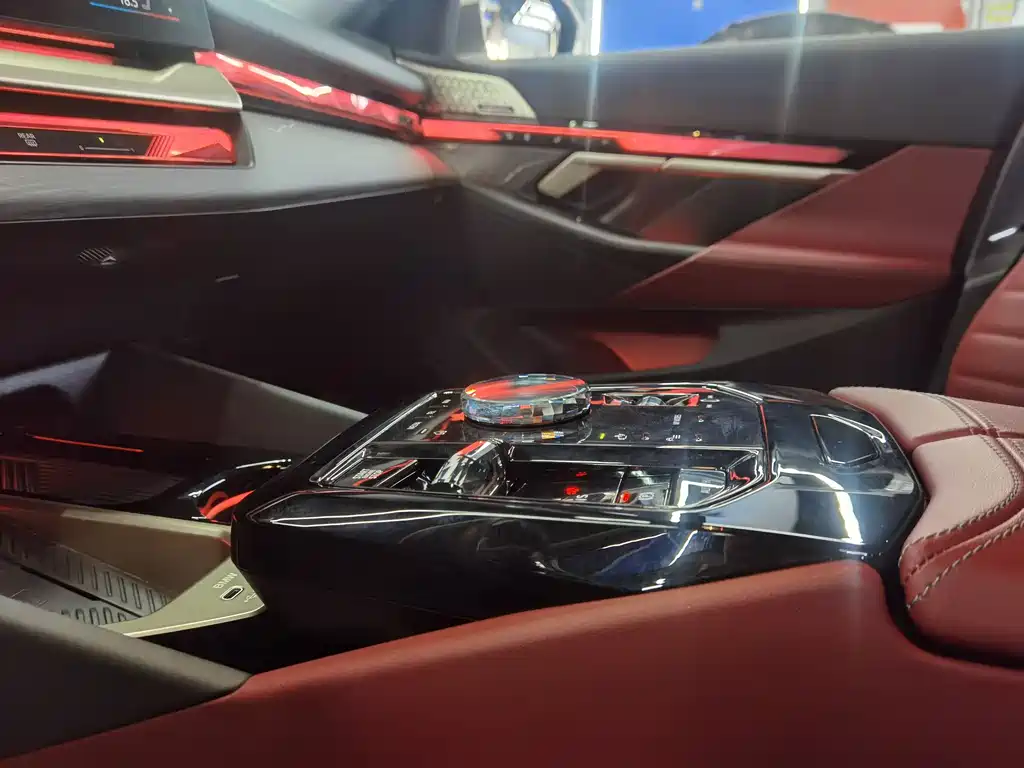 BMW 5 Series 2025 530Li Exclusive M Sports Package купить на сайте DeffCars
