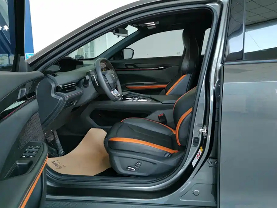 Changan UNI-V 2023 1.5T premium model купить на сайте DeffCars