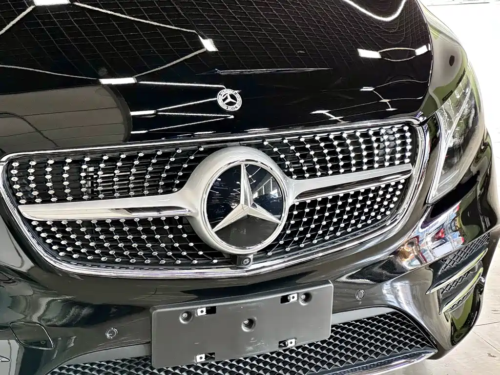 Mercedes-Benz V-Class 2022 V 260 L Long Wheelbase Luxury Edition купить на сайте DeffCars