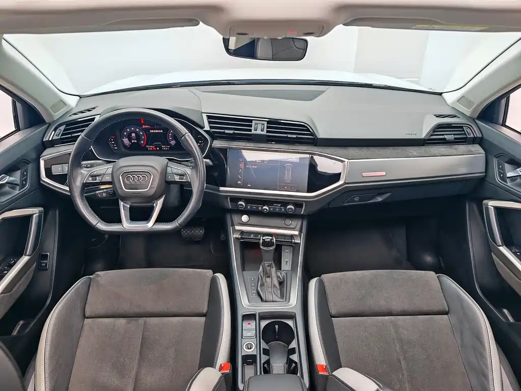 Audi Q3 2020 40 TFSI Fashionable and Dynamic купить на сайте DeffCars