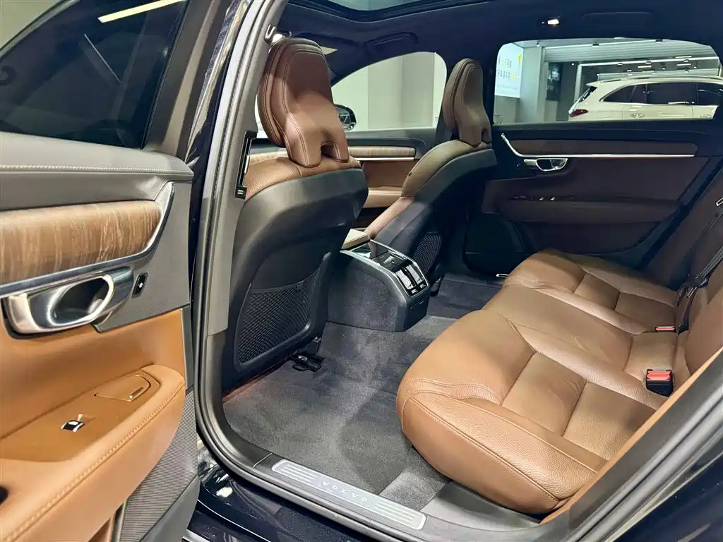 Volvo S90 2024 B5 Zhiyuan Luxury Edition купить на сайте DeffCars
