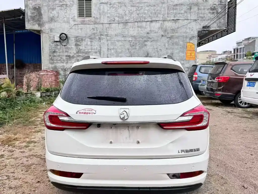 Baojun 310W 2017 1.5L manual fashion model National V купить на сайте DeffCars