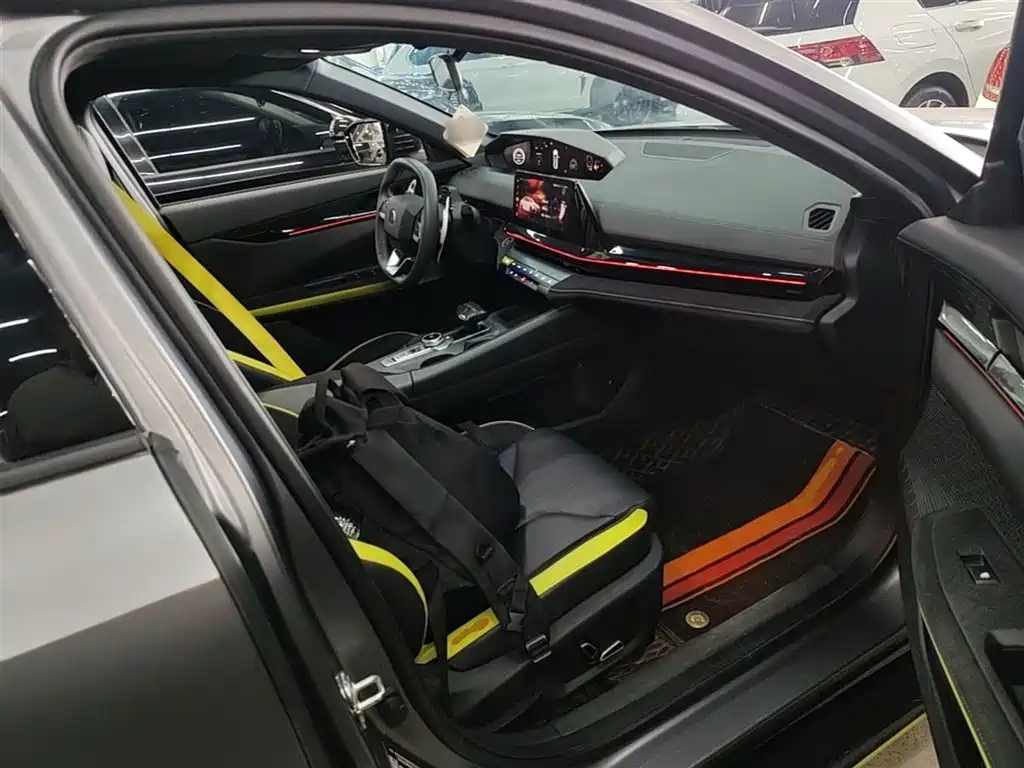 Changan UNI-V 2022 2.0T Speed ​​Edition купить на сайте DeffCars