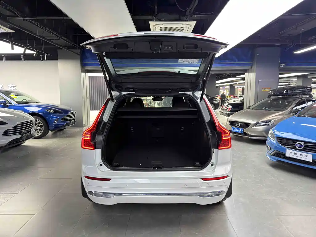 Volvo XC60 2024 B5 four-wheel drive Zhiyuan Deluxe Edition купить на сайте DeffCars