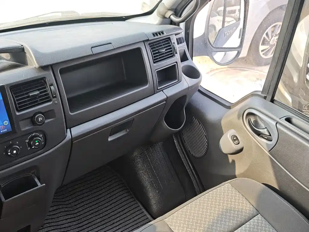 New generation Transit 2016 2.2T short-axle 6-seater mid-roof multi-purpose vehicle купить на сайте DeffCars