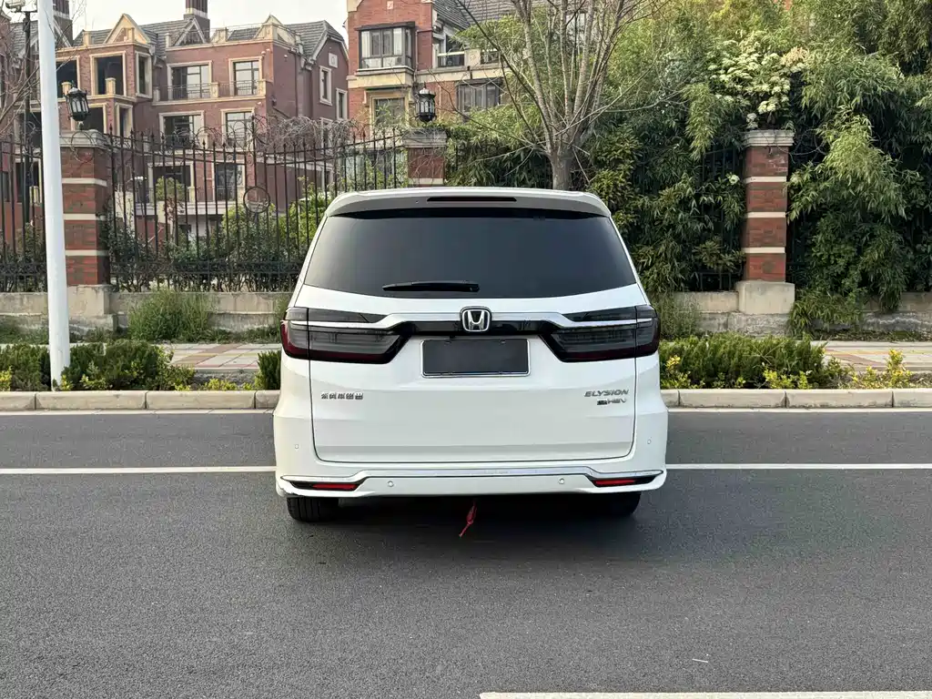 Alison 2022 2.0L e:HEV Deluxe Edition купить на сайте DeffCars
