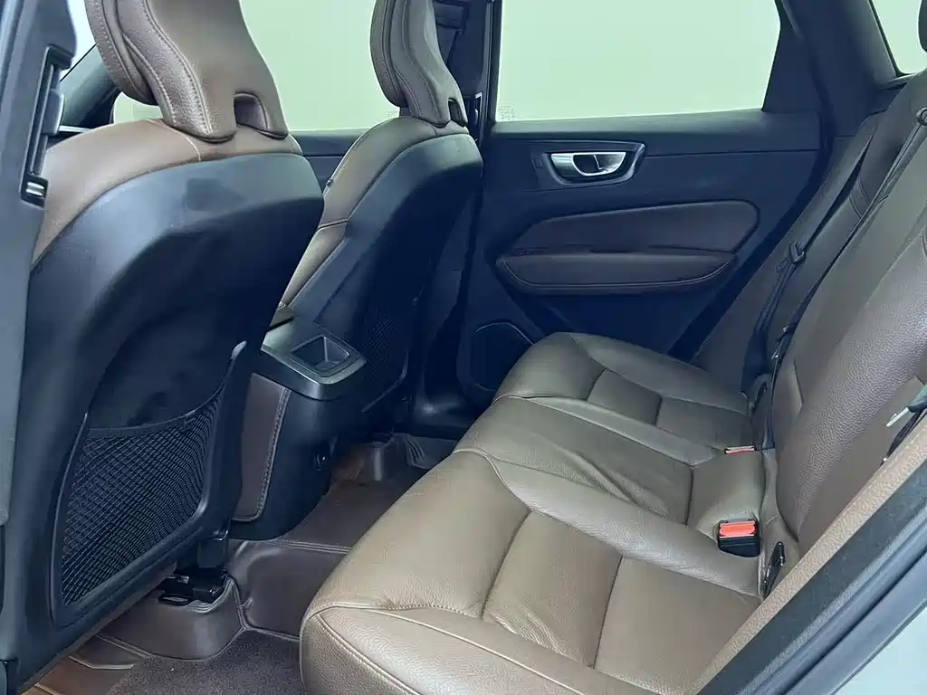 Volvo XC60 2023 B5 four-wheel drive Zhiyuan Deluxe Edition купить на сайте DeffCars