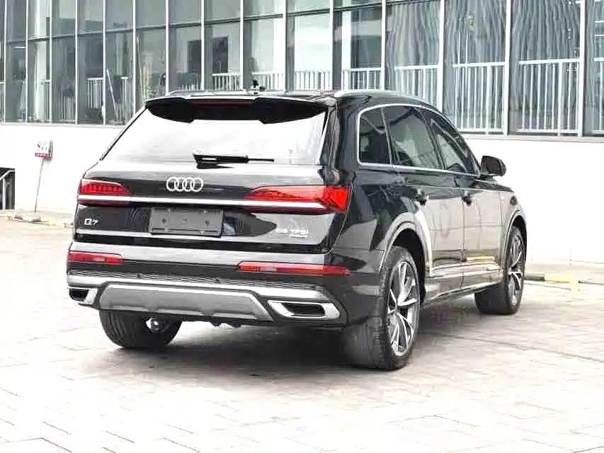 Audi Q7 2023 55 TFSI quattro S line sports version купить на сайте DeffCars