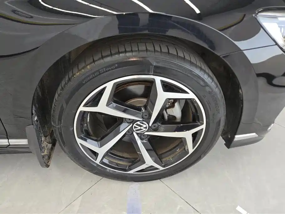 Magotan 2023 2 million commemorative edition 330TSI DSG leading model купить на сайте DeffCars