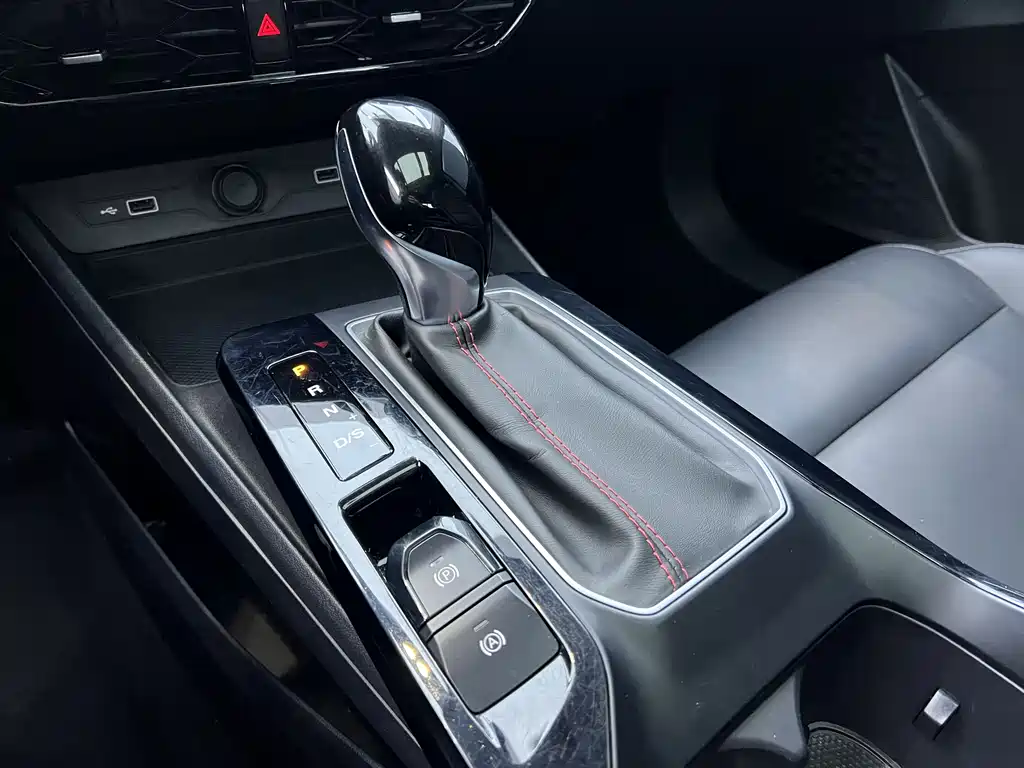 MG5 2022 180DVVT CVT Youth Deluxe Edition купить на сайте DeffCars