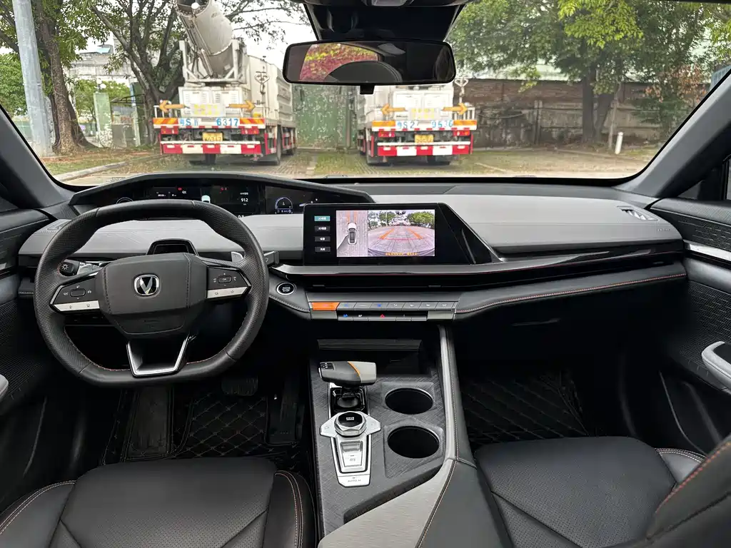 Changan UNI-V 2022 1.5T premium model купить на сайте DeffCars