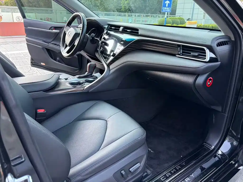 Camry 2018 2.5G Deluxe Edition купить на сайте DeffCars