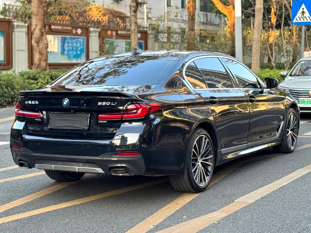 BMW 5 Series 2023 530Li Leading M Sports Package купить на сайте DeffCars