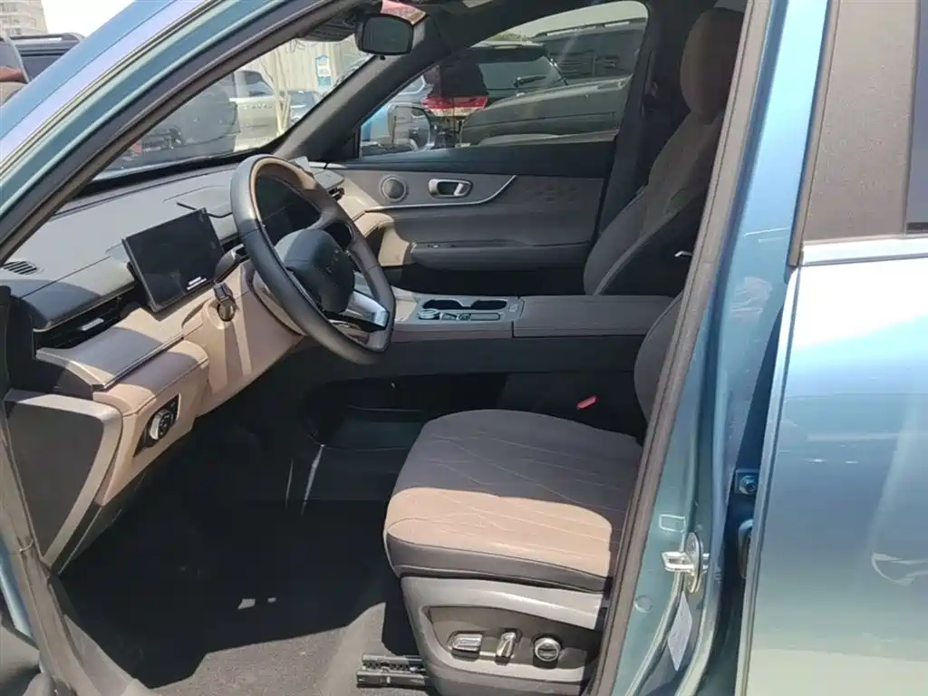 Tiggo 8 PLUS C-DM 2025 model 1.5T 116km premium type 5 seats купить на сайте DeffCars