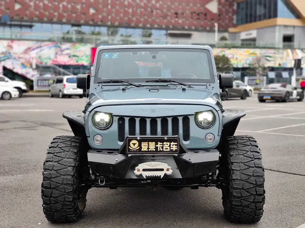 Wrangler 2015 3.0L Sahara four-door version купить на сайте DeffCars
