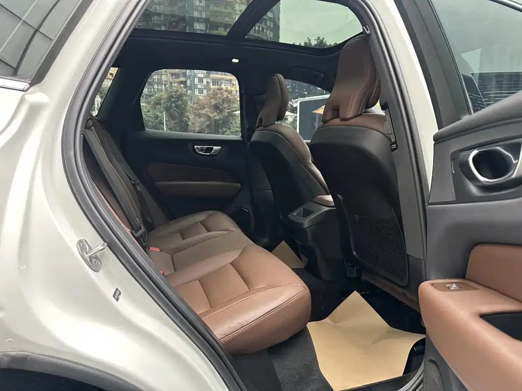 Volvo XC60 2025 B5 four-wheel drive Zhiyi Luxury Edition купить на сайте DeffCars
