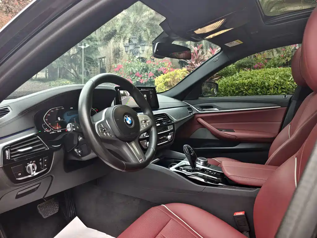 BMW 5 Series 2023 530Li Leading M Sports Package купить на сайте DeffCars